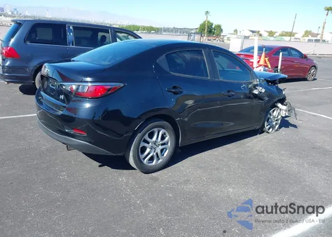 2018 Toyota Yaris Ia из США, поврежденный, VIN 3MYDLBYVXJY300271